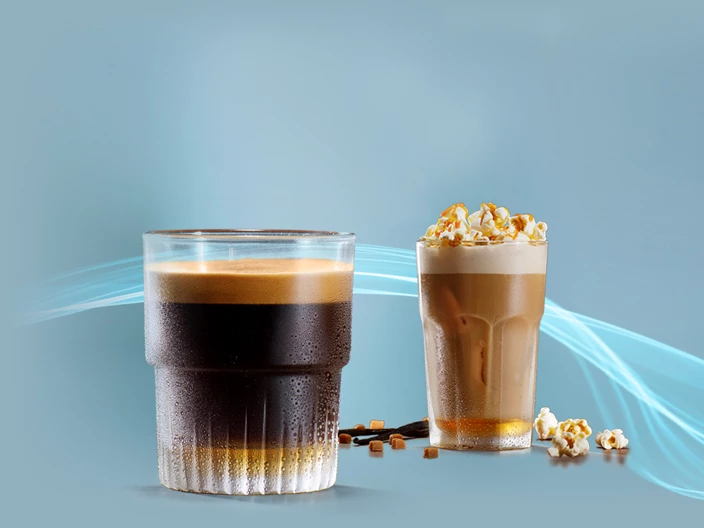Zwei Eiskaffee-Cafitesse-Getränke.
